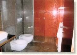 Vilamoura 4 bedroom apartment walk in shower room